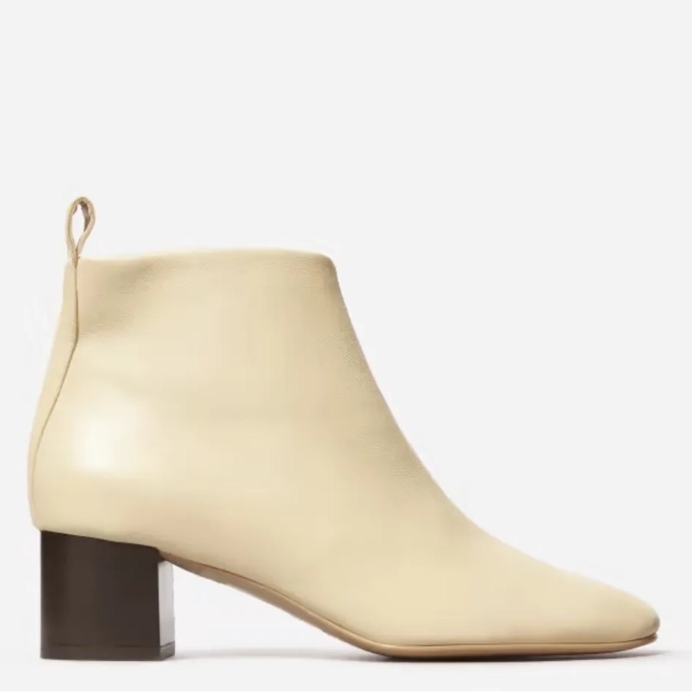 EVERLANE Day Boot Ecru Cream Leather Ankle Side Zipper Almond Toe. Lightly worn